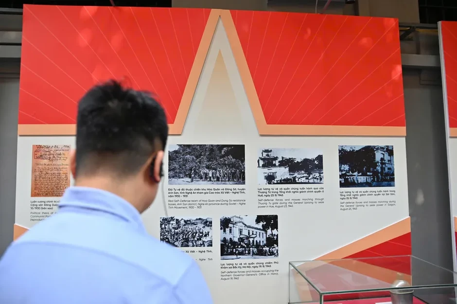 Trưng bày “Tâm son, chí thép” khắc họa khí phách người chiến sĩ công an nhân dân Trưng bày “Tâm son, chí thép” khắc họa khí phách người chiến sĩ công an nhân dân