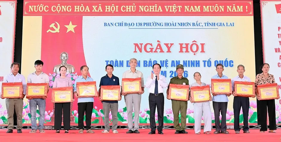 Trưởng Ban Tuyên giáo Trung ương dự Ngày hội Toàn dân bảo vệ an ninh Tổ quốc tại Gia Lai Trưởng Ban Tuyên giáo Trung ương dự Ngày hội Toàn dân bảo vệ an ninh Tổ quốc tại Gia Lai