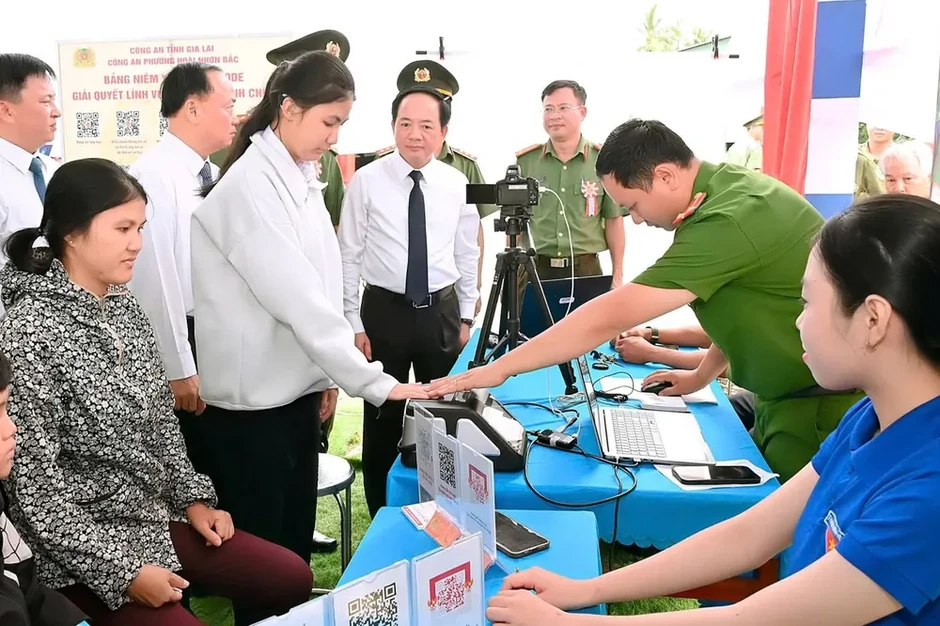 Trưởng Ban Tuyên giáo Trung ương dự Ngày hội Toàn dân bảo vệ an ninh Tổ quốc tại Gia Lai Trưởng Ban Tuyên giáo Trung ương dự Ngày hội Toàn dân bảo vệ an ninh Tổ quốc tại Gia Lai