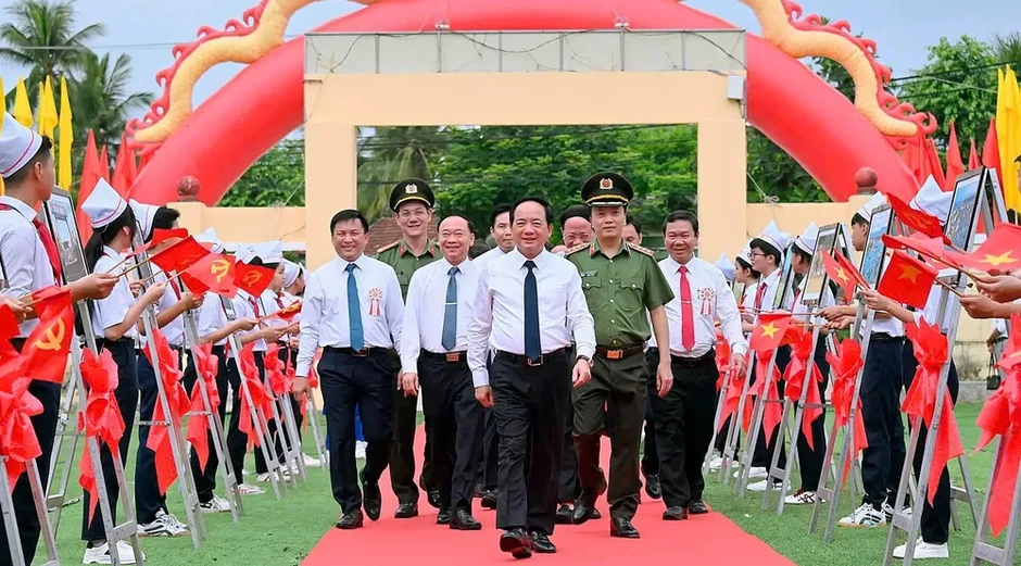 Trưởng Ban Tuyên giáo Trung ương dự Ngày hội Toàn dân bảo vệ an ninh Tổ quốc tại Gia Lai Trưởng Ban Tuyên giáo Trung ương dự Ngày hội Toàn dân bảo vệ an ninh Tổ quốc tại Gia Lai