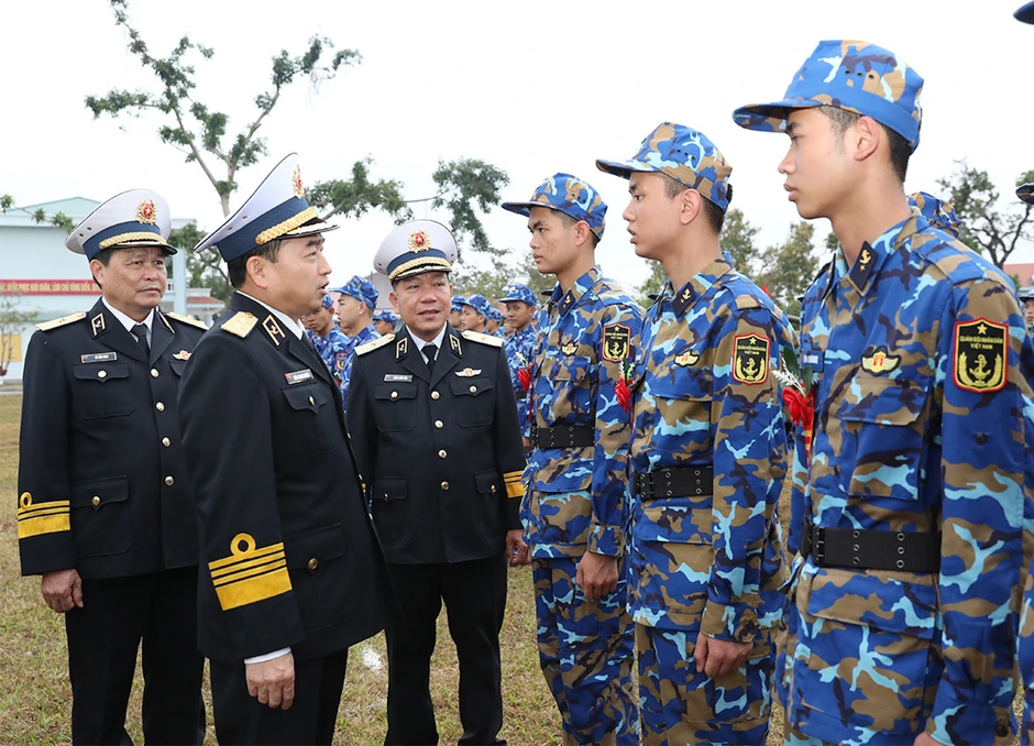 Tư lệnh Hải quân: Xây dựng Trường Sa thành trung tâm kinh tế, pháo đài phòng thủ Tư lệnh Hải quân: Xây dựng Trường Sa thành trung tâm kinh tế, pháo đài phòng thủ