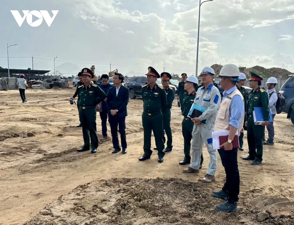 Tư lệnh Quân khu 5 kiểm tra công tác xây dựng các công trình quân sự tại Khánh Hoà Tư lệnh Quân khu 5 kiểm tra công tác xây dựng các công trình quân sự tại Khánh Hoà