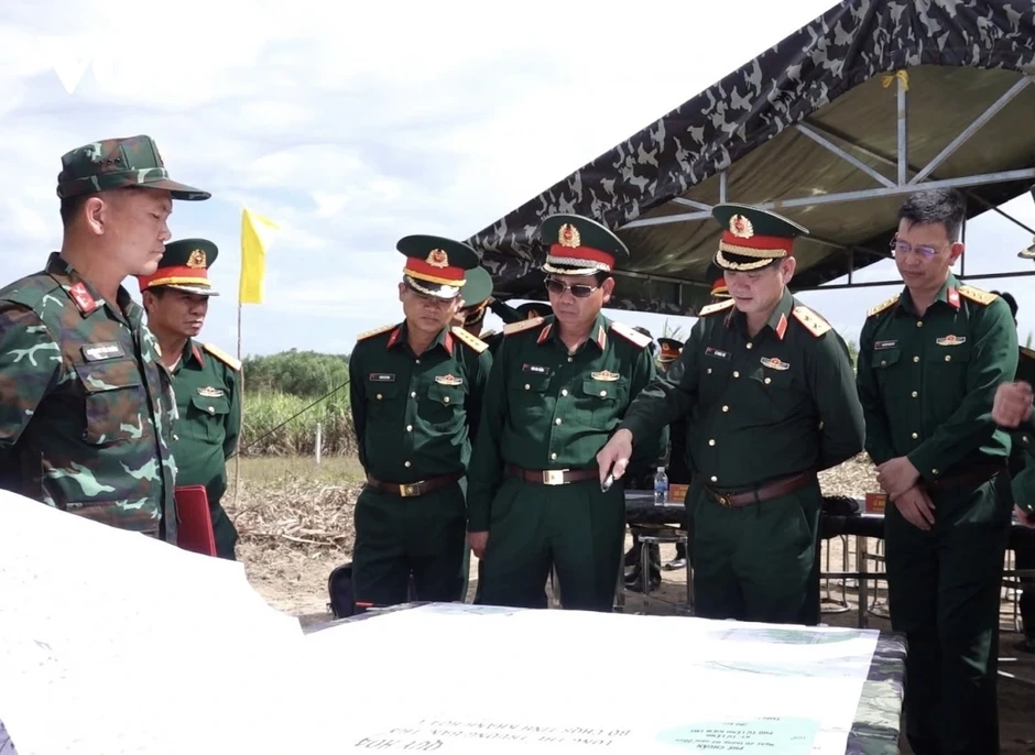 Tư lệnh Quân khu 5 kiểm tra công tác xây dựng các công trình quân sự tại Khánh Hoà Tư lệnh Quân khu 5 kiểm tra công tác xây dựng các công trình quân sự tại Khánh Hoà