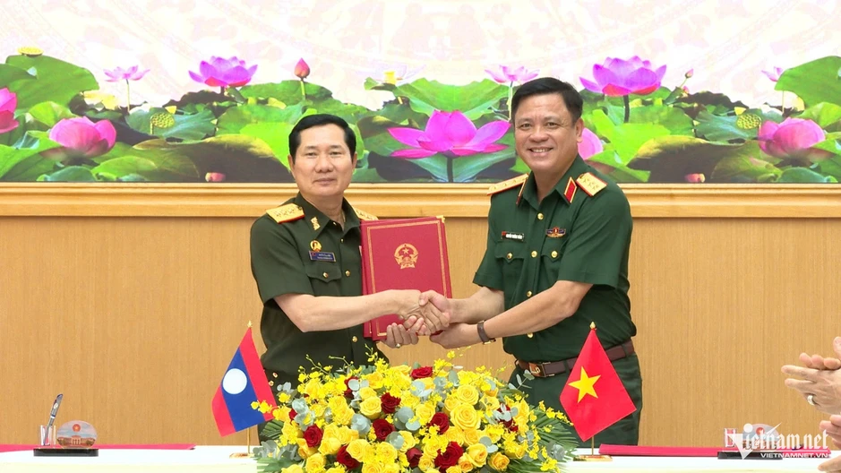 Việt Nam - Lào tăng cường hợp tác quốc phòng, củng cố đoàn kết đặc biệt