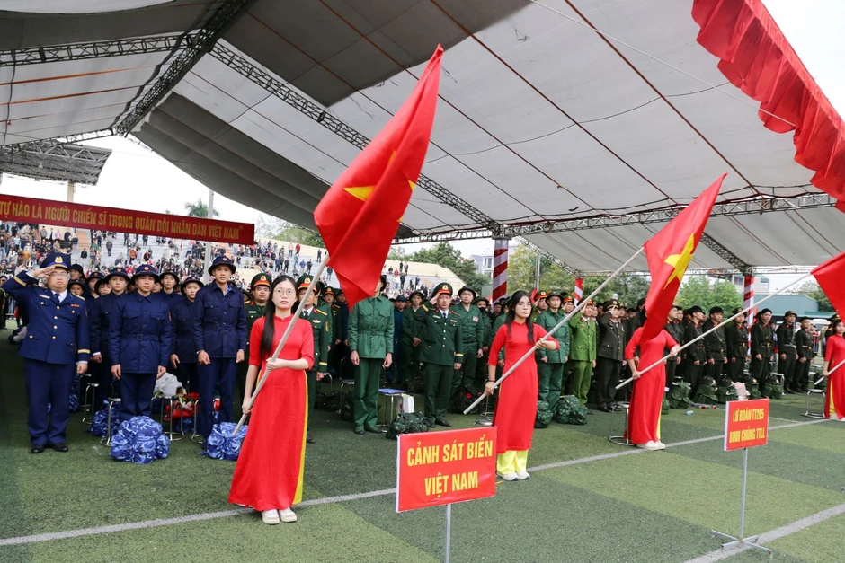 Vinh dự, tự hào khi được khoác trên mình màu áo Cảnh sát biển Việt Nam Vinh dự, tự hào khi được khoác trên mình màu áo Cảnh sát biển Việt Nam
