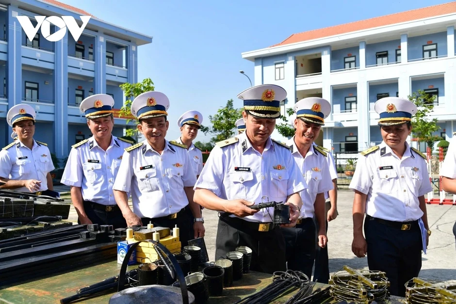 Vùng 2 Hải quân tự hào viết tiếp truyền thống, vững vàng nơi đầu sóng Vùng 2 Hải quân tự hào viết tiếp truyền thống, vững vàng nơi đầu sóng