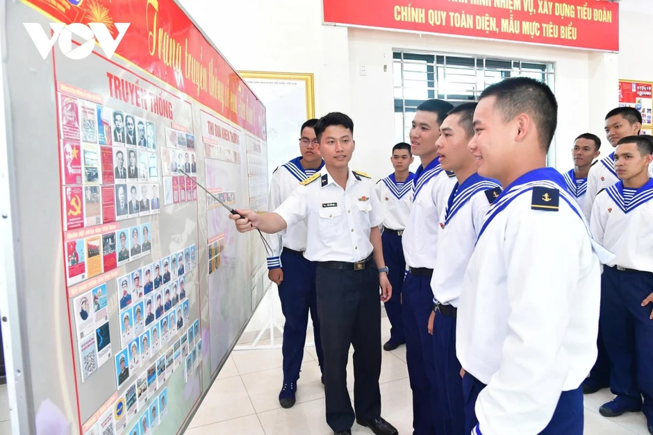 Vùng 2 Hải quân tự hào viết tiếp truyền thống, vững vàng nơi đầu sóng Vùng 2 Hải quân tự hào viết tiếp truyền thống, vững vàng nơi đầu sóng