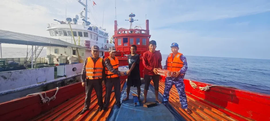 Vùng Cảnh sát biển 4 hỗ trợ tàu Thái Lan gặp nạn trên biển