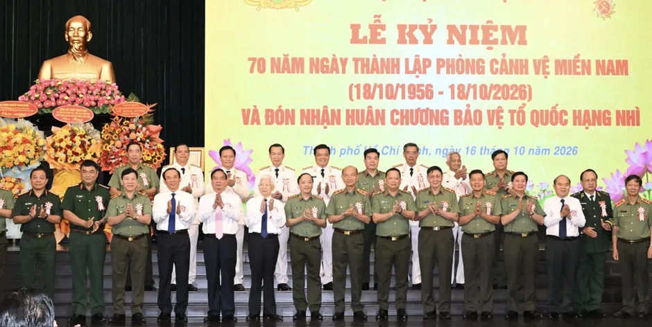 Xây dựng lực lượng cảnh vệ xứng đáng với danh hiệu "lá chắn thép" Xây dựng lực lượng cảnh vệ xứng đáng với danh hiệu "lá chắn thép"