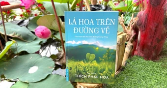 "Lá hoa trên đường về" - Những vấn đáp mở lối tỉnh thức