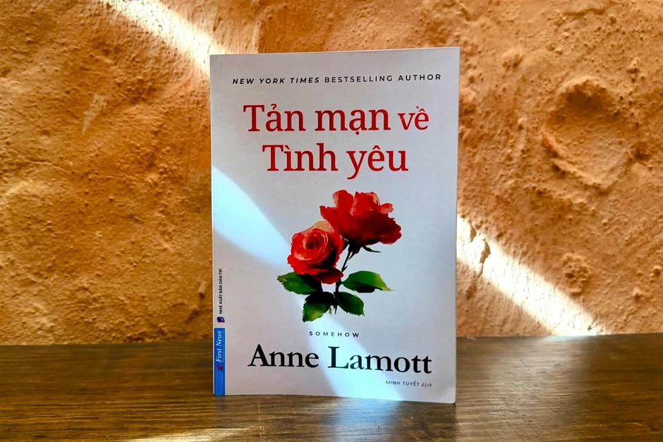 "Tản mạn về tình yêu" - Tình yêu là ánh sáng khi ta lạc lối "Tản mạn về tình yêu" - Tình yêu là ánh sáng khi ta lạc lối