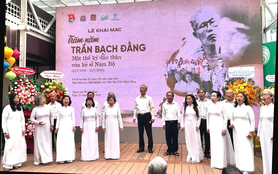 "Trăm năm Trần Bạch Đằng" - Nhớ về một người truyền lửa "Trăm năm Trần Bạch Đằng" - Nhớ về một người truyền lửa