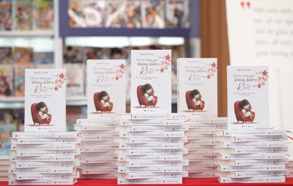 “Viết cho những ngày không dám khóc” - cuốn sách đồng cảm với người trẻ xa quê “Viết cho những ngày không dám khóc” - cuốn sách đồng cảm với người trẻ xa quê