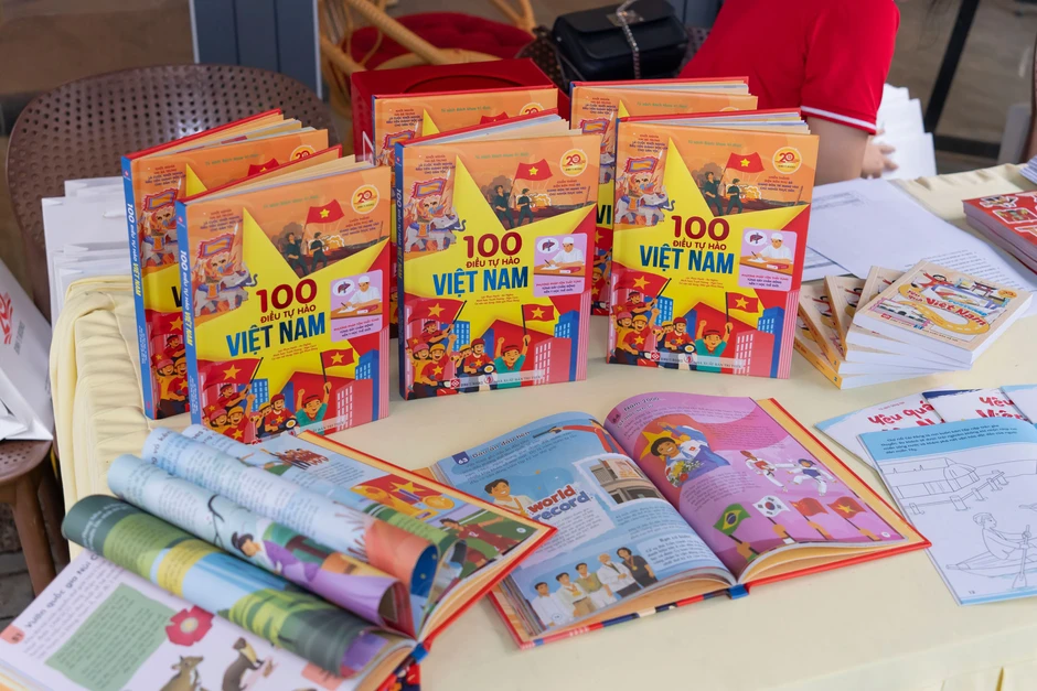 100 điều tự hào Việt Nam, Đỗ Trịnh Hoài Nam được vinh danh nhờ Công thức áo dài ly vuông 100 điều tự hào Việt Nam, Đỗ Trịnh Hoài Nam được vinh danh nhờ Công thức áo dài ly vuông