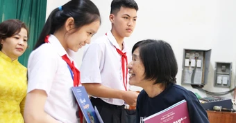 100 học sinh khó khăn, hiếu học Đà Nẵng nhận học bổng mang tên cựu binh Mỹ