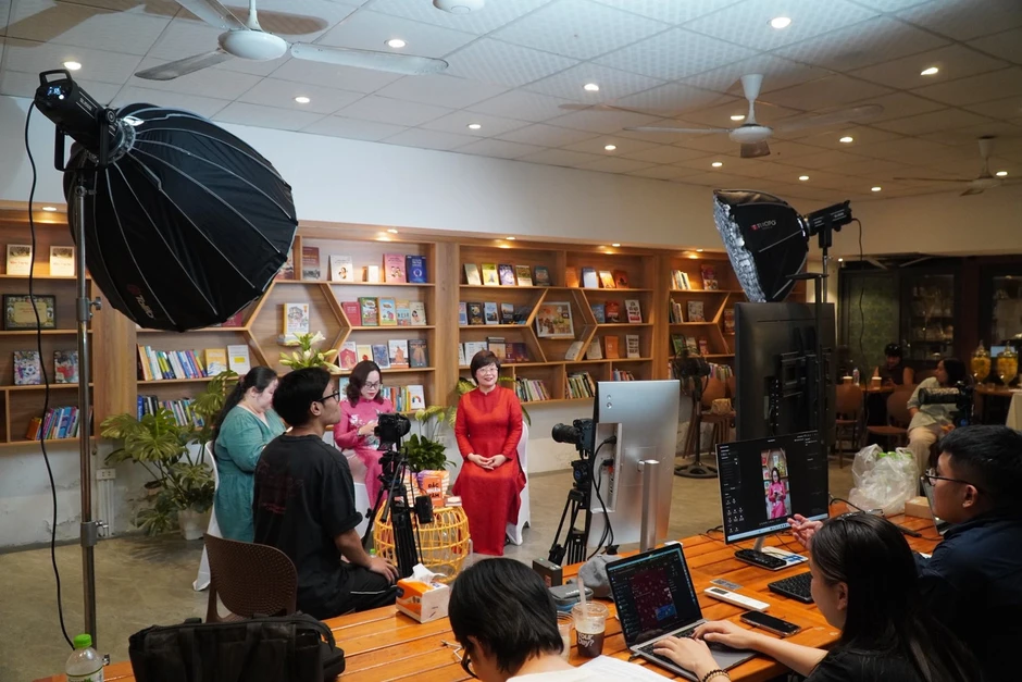 14 nhà xuất bản Việt livestream bán sách đến nửa đêm 14 nhà xuất bản Việt livestream bán sách đến nửa đêm