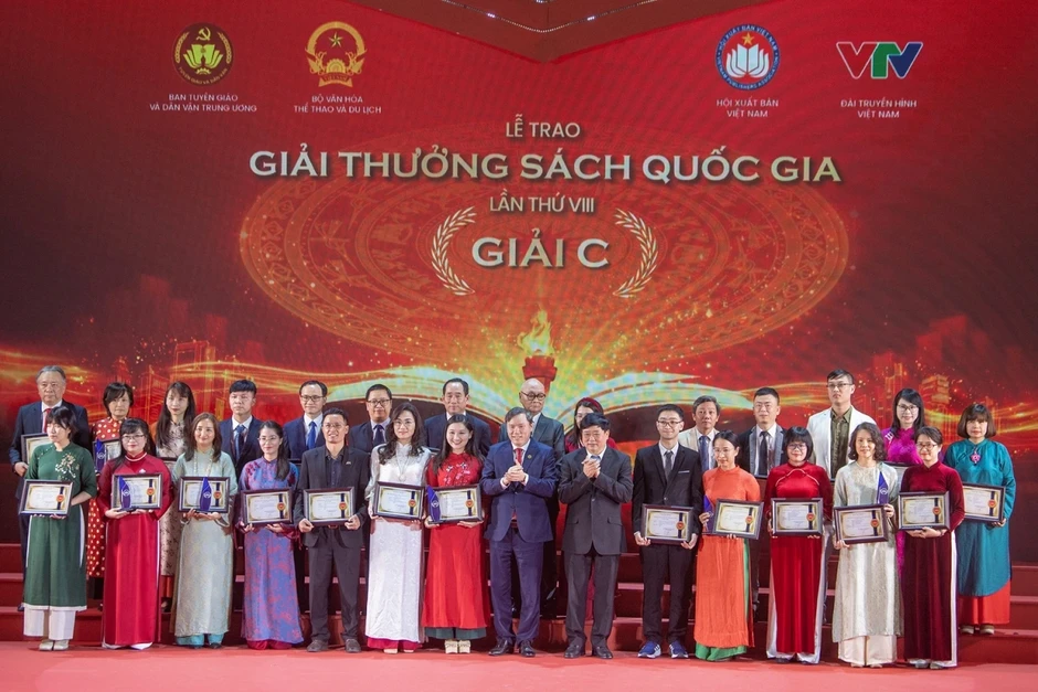 2 tác phẩm về lịch sử giành giải A tại Lễ trao Giải thưởng Sách Quốc gia lần thứ VIII 2 tác phẩm về lịch sử giành giải A tại Lễ trao Giải thưởng Sách Quốc gia lần thứ VIII