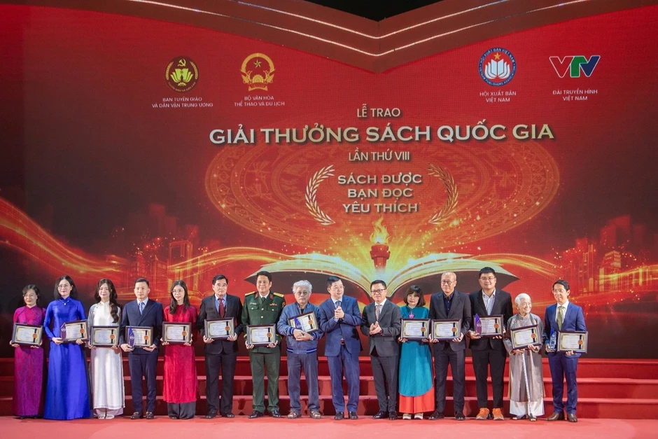 2 tác phẩm về lịch sử giành giải A tại Lễ trao Giải thưởng Sách Quốc gia lần thứ VIII 2 tác phẩm về lịch sử giành giải A tại Lễ trao Giải thưởng Sách Quốc gia lần thứ VIII