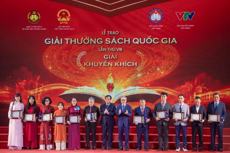 2 tác phẩm về lịch sử giành giải A tại Lễ trao Giải thưởng Sách Quốc gia lần thứ VIII 2 tác phẩm về lịch sử giành giải A tại Lễ trao Giải thưởng Sách Quốc gia lần thứ VIII