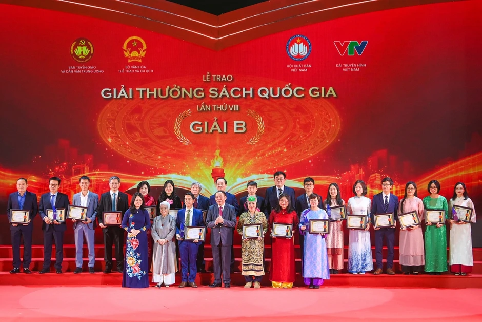 2 tác phẩm về lịch sử giành giải A tại Lễ trao Giải thưởng Sách Quốc gia lần thứ VIII 2 tác phẩm về lịch sử giành giải A tại Lễ trao Giải thưởng Sách Quốc gia lần thứ VIII