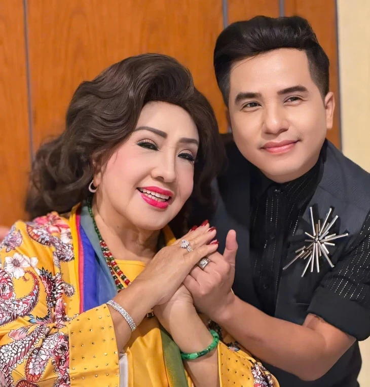 Bài báo Nấu bánh đêm xuân trên Tuổi Trẻ khiến nghệ sĩ Lệ Thủy xúc động