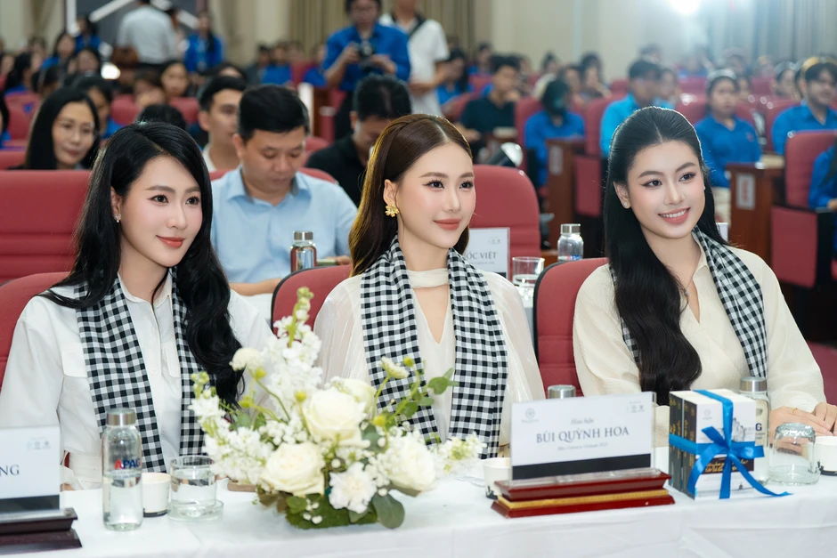 Bùi Quỳnh Hoa, Minh Trang nói về giai đoạn áp lực khi mới vào nghề Bùi Quỳnh Hoa, Minh Trang nói về giai đoạn áp lực khi mới vào nghề