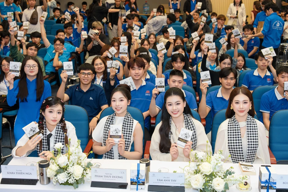 Bùi Quỳnh Hoa, Minh Trang nói về giai đoạn áp lực khi mới vào nghề Bùi Quỳnh Hoa, Minh Trang nói về giai đoạn áp lực khi mới vào nghề