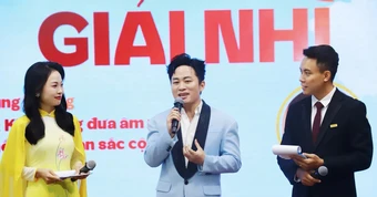 Ca sĩ Tùng Dương đoạt giải Nhì cuộc thi viết 'Kể câu chuyện Việt Nam'