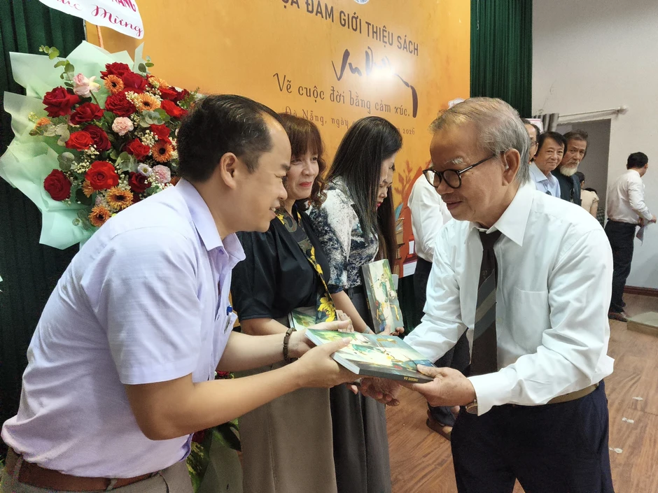 'Càng học bài bản càng khó vẽ như họa sĩ Vũ Dương'