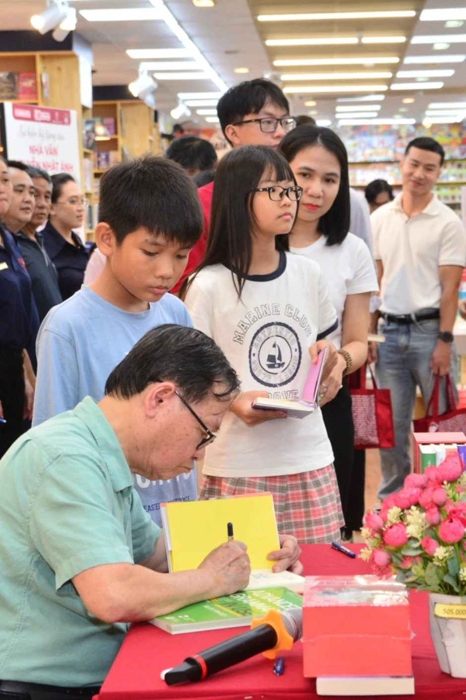 'Cho tôi xin một vé đi tuổi thơ' sẽ được chuyển thể thành phim 'Cho tôi xin một vé đi tuổi thơ' sẽ được chuyển thể thành phim