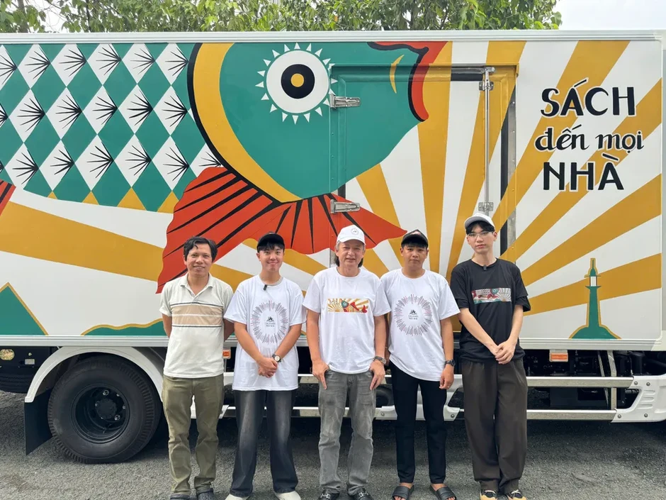 Chuyến xe “Sách đến mọi nhà” chính thức lăn bánh Chuyến xe “Sách đến mọi nhà” chính thức lăn bánh