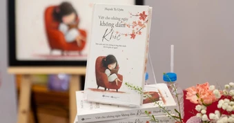 Chuyện xúc động về "những ngày không dám khóc" của nữ y tá Việt nơi xa xứ