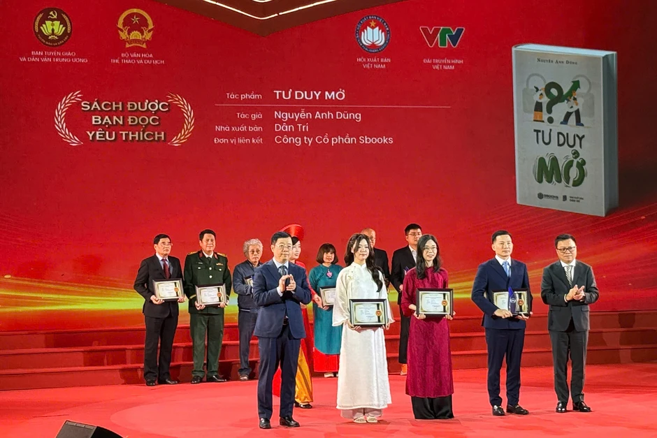 Có gì ở tác phẩm bán được 1,4 triệu bản vừa đoạt Giải thưởng Sách Quốc gia? Có gì ở tác phẩm bán được 1,4 triệu bản vừa đoạt Giải thưởng Sách Quốc gia?
