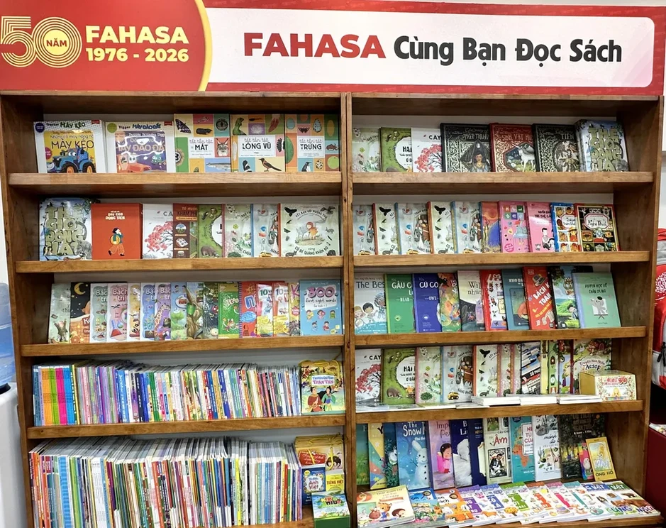 Fahasa tặng 50 tủ sách đến trường học Fahasa tặng 50 tủ sách đến trường học
