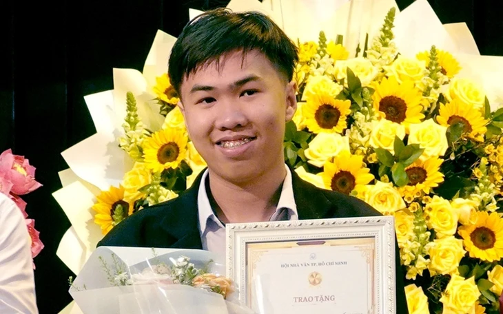 Giải thưởng văn học hằng năm còn để nhìn lại những vấn đề của đời sống văn học Giải thưởng văn học hằng năm còn để nhìn lại những vấn đề của đời sống văn học
