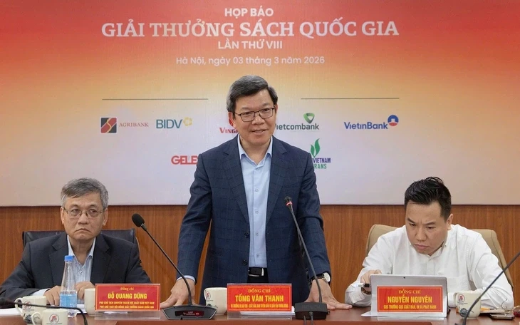 Giải thưởng văn học hằng năm còn để nhìn lại những vấn đề của đời sống văn học Giải thưởng văn học hằng năm còn để nhìn lại những vấn đề của đời sống văn học