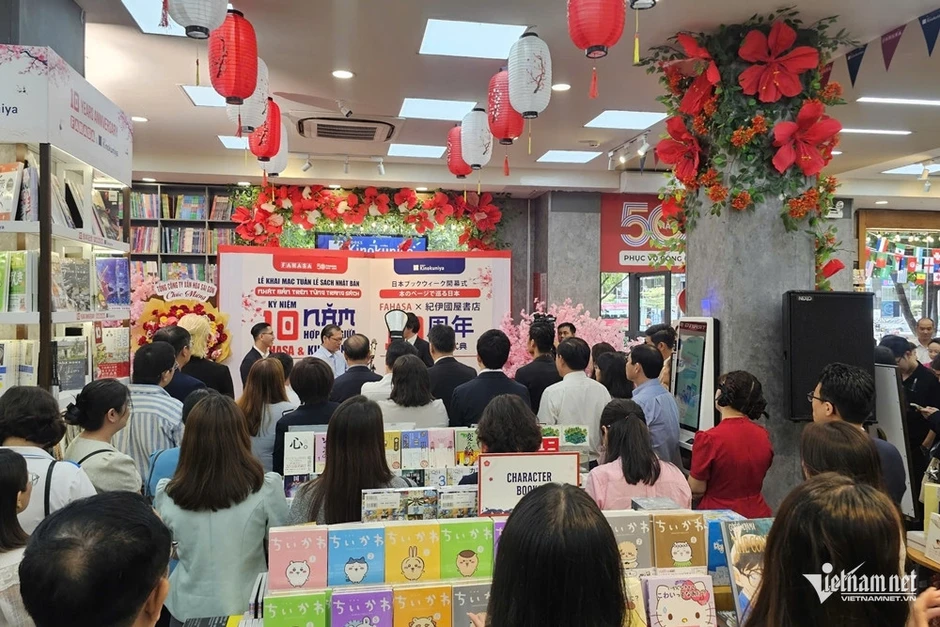Họa sĩ Nhật nổi tiếng 18 năm vẽ bối cảnh game, anime đến Việt Nam Họa sĩ Nhật nổi tiếng 18 năm vẽ bối cảnh game, anime đến Việt Nam