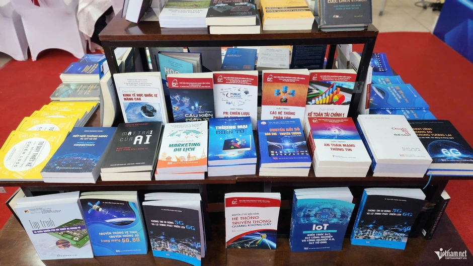 Hơn 1.500 ebook khoa học sẽ lên chuyên trang tri thức số quốc gia Hơn 1.500 ebook khoa học sẽ lên chuyên trang tri thức số quốc gia