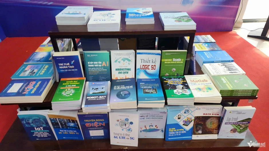 Hơn 1.500 ebook khoa học sẽ lên chuyên trang tri thức số quốc gia Hơn 1.500 ebook khoa học sẽ lên chuyên trang tri thức số quốc gia