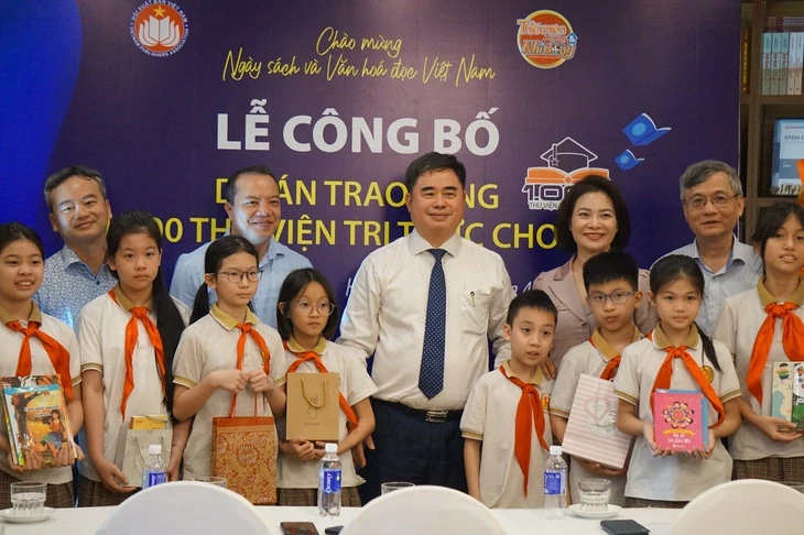 Huy động xã hội hóa tặng 1.000 thư viện cho các trường học cả nước