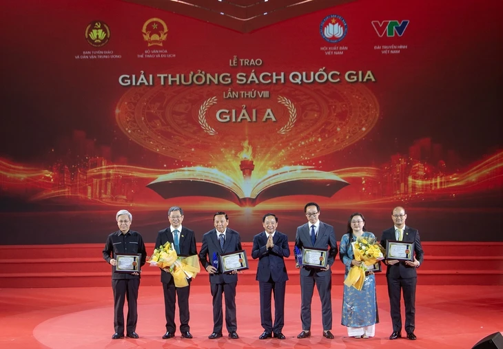 'Lịch sử Việt Nam bằng hình' đoạt giải A Giải thưởng Sách quốc gia