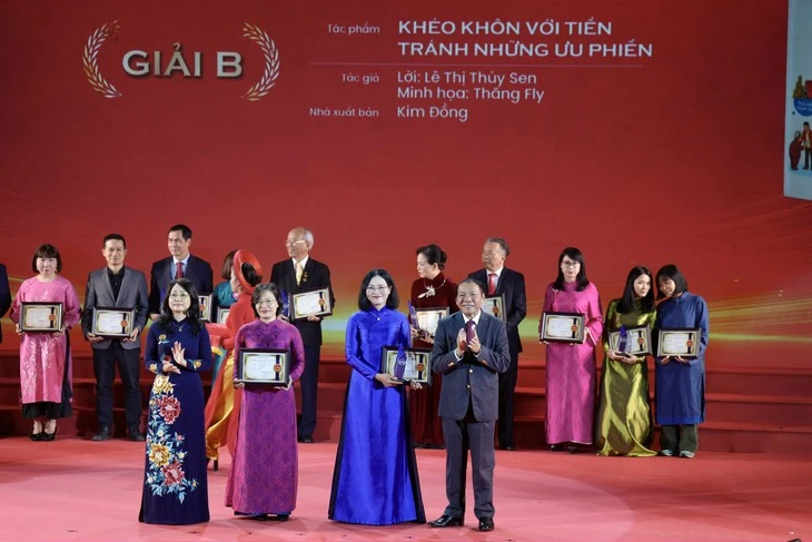 'Lịch sử Việt Nam bằng hình' đoạt giải A Giải thưởng Sách quốc gia