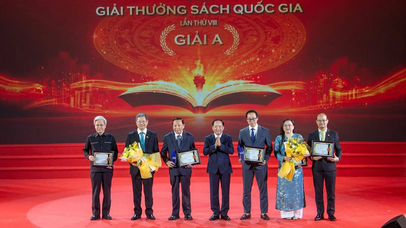 'Lịch sử Việt Nam bằng hình', 'Mưa đỏ' giành Giải thưởng Sách Quốc gia 'Lịch sử Việt Nam bằng hình', 'Mưa đỏ' giành Giải thưởng Sách Quốc gia