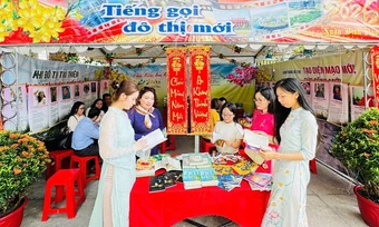 Ngày thơ TP HCM vinh danh thi sĩ 40 năm đổi mới