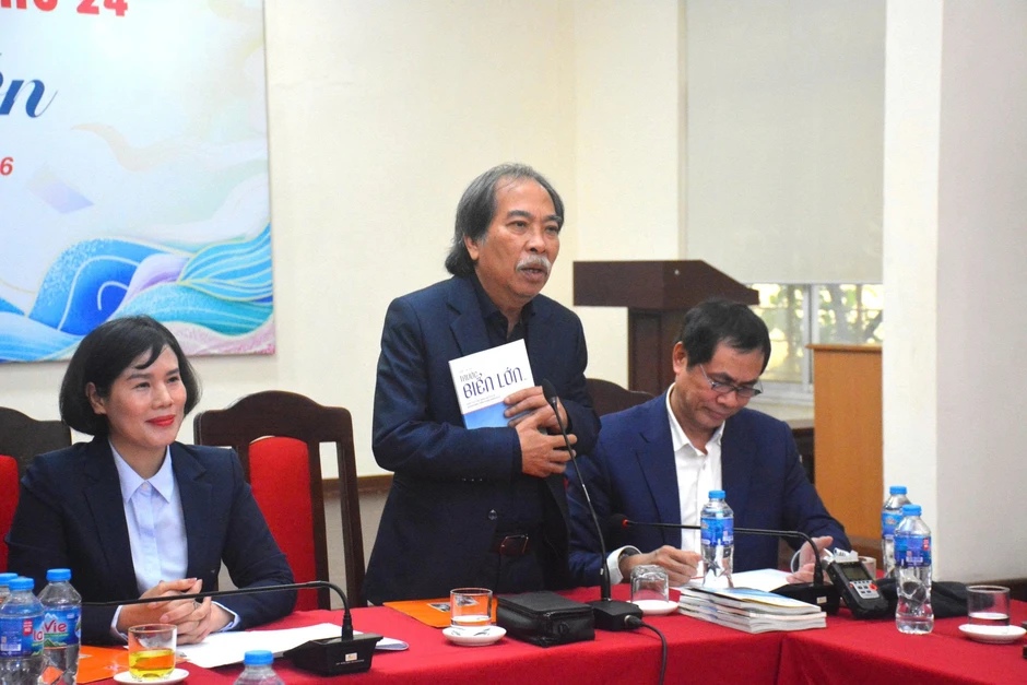 Ngày thơ Việt Nam lần thứ 24 và "phẩm giá của thơ ca" trong kỷ nguyên mới Ngày thơ Việt Nam lần thứ 24 và "phẩm giá của thơ ca" trong kỷ nguyên mới