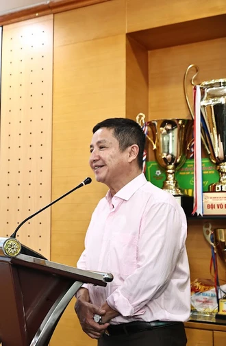 Ngọc Hân làm khách mời, Trí Chung ngồi vị trí giám khảo cuộc thi viết 'Ngày mai trong mắt em' Ngọc Hân làm khách mời, Trí Chung ngồi vị trí giám khảo cuộc thi viết 'Ngày mai trong mắt em'