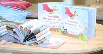 Người cha có con bại não viết sách, lan tỏa thông điệp chữa lành và hy vọng