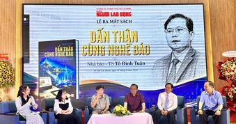 Nhà báo Tô Đình Tuân ra mắt ấn phẩm "Dấn thân cùng nghề báo"