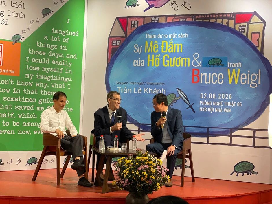 Nhà thơ Mỹ kể về tình yêu với Hà Nội qua tác phẩm "Sự mê đắm của Hồ Gươm" Nhà thơ Mỹ kể về tình yêu với Hà Nội qua tác phẩm "Sự mê đắm của Hồ Gươm"