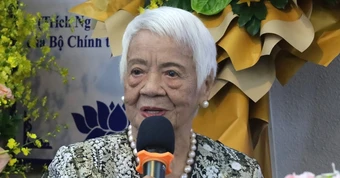 Nhạc sĩ Trần Tiến 'bụng đói, chân run' từ Vũng Tàu lên để nhà văn Xuân Phượng bất ngờ